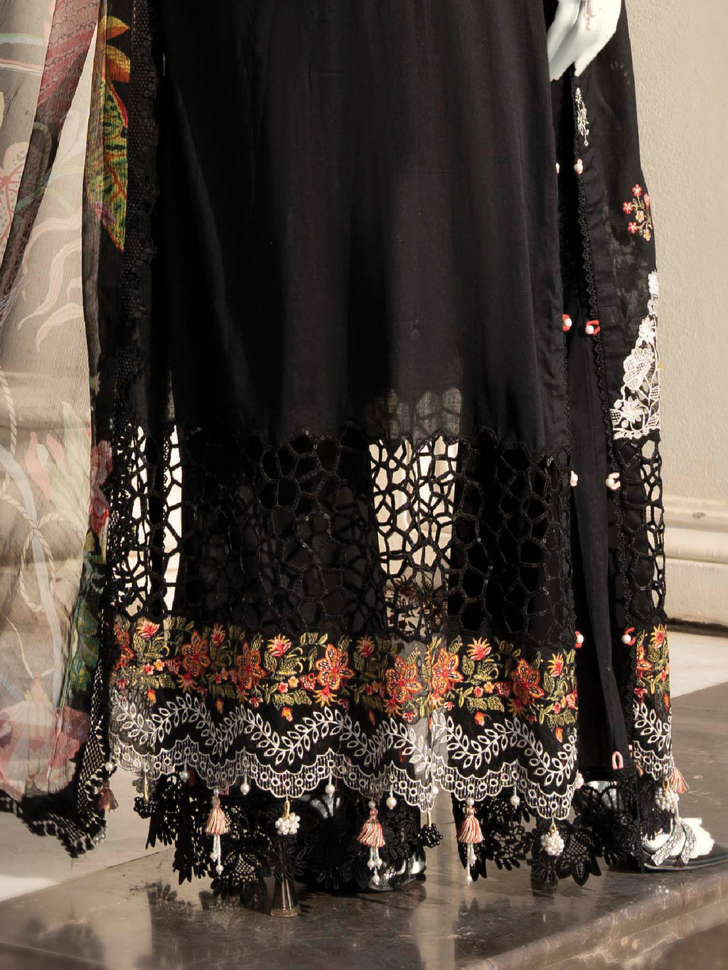 Petale Noir | Unstitched