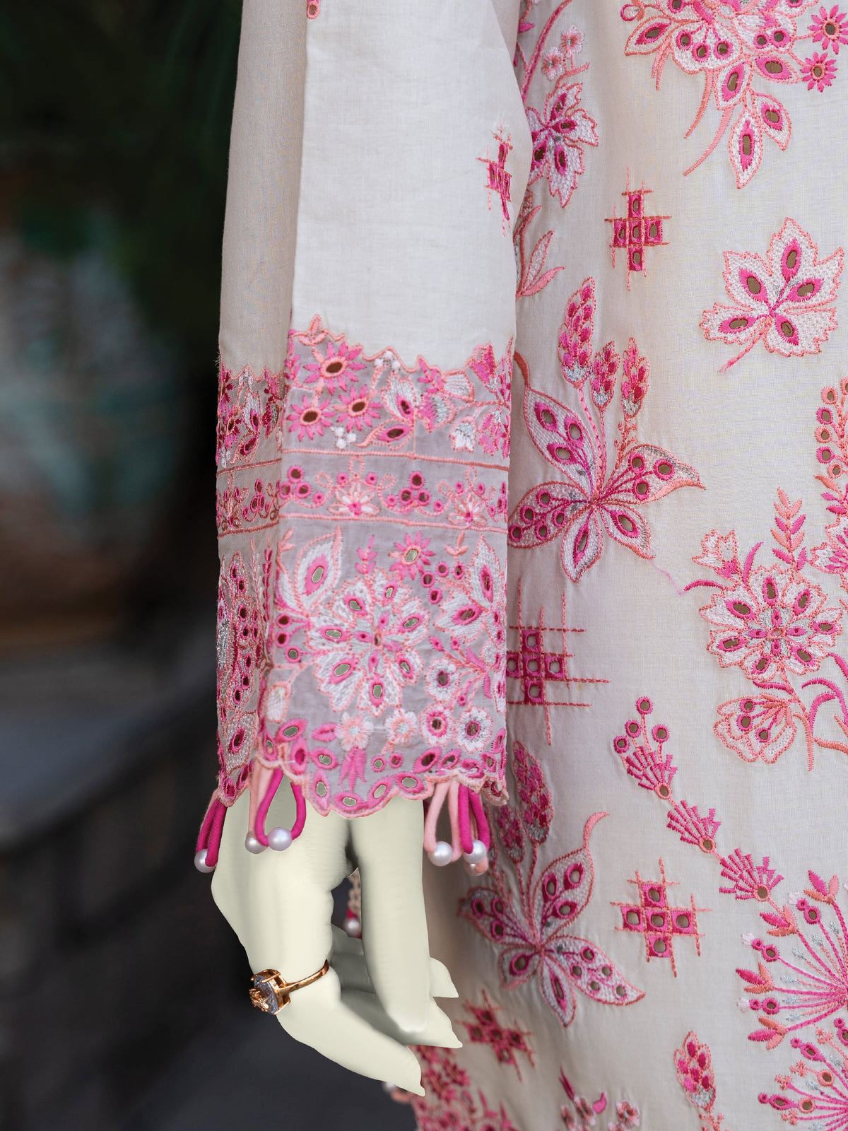 Pale Elegance | Unstitched